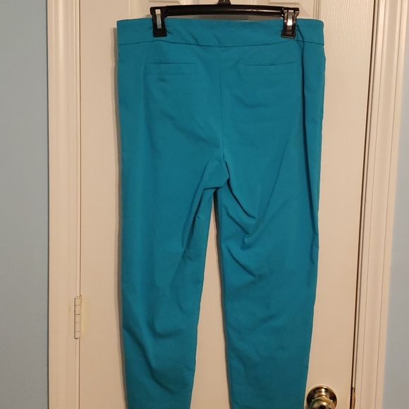 Valerie Stevens crop pants size 12 - Picture 2 of 2